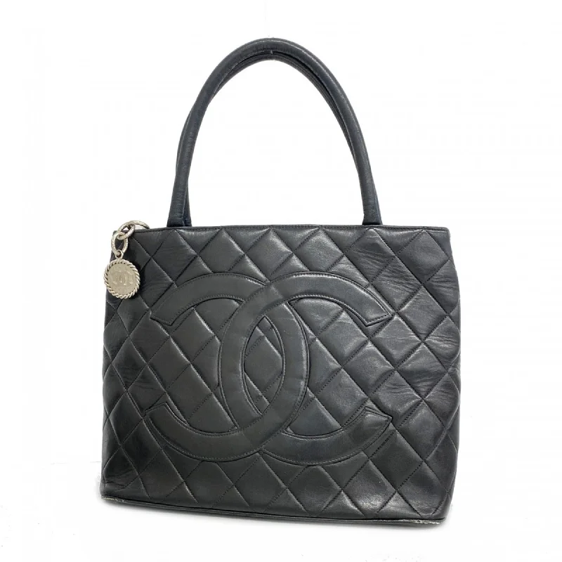 Chanel  Leather Tote Bag (Pre-Owned)